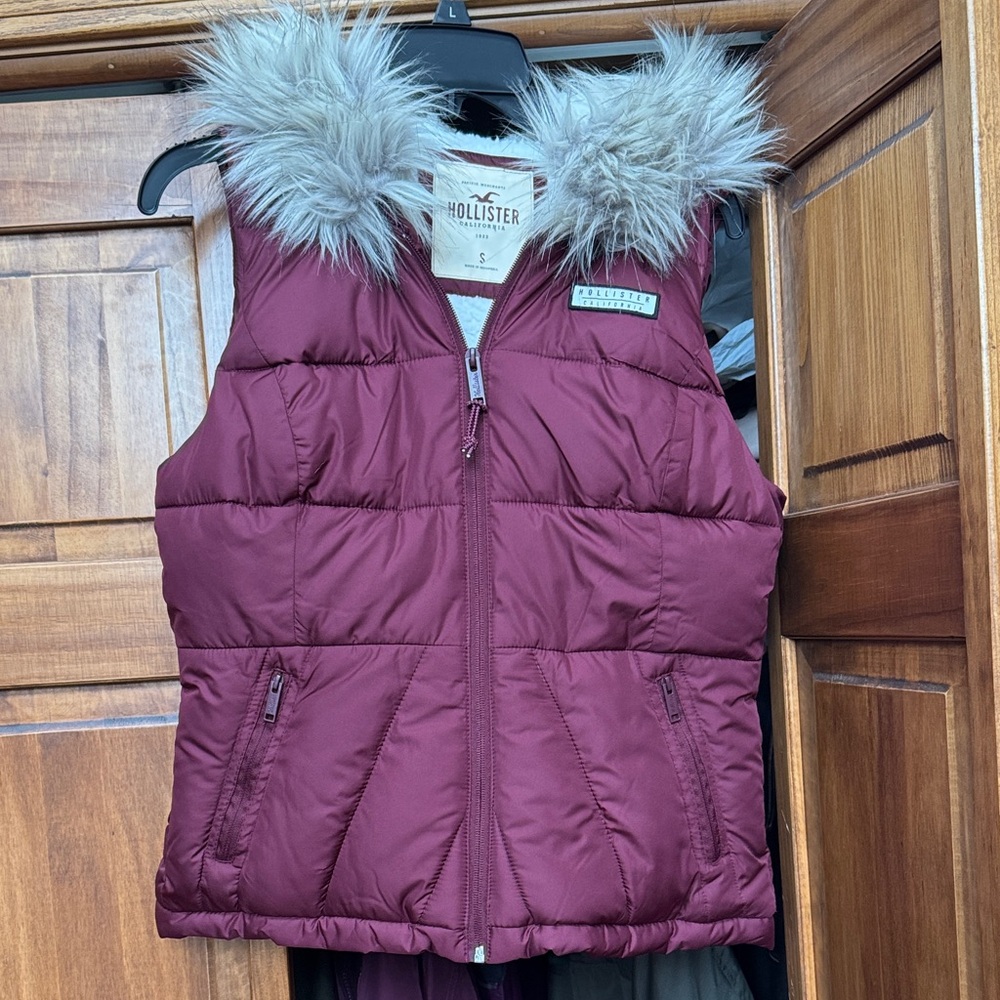 Hollister Maroon Puffer Vest NWT